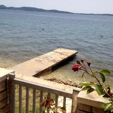 Apartments Pisacic 비빈제 외부 사진